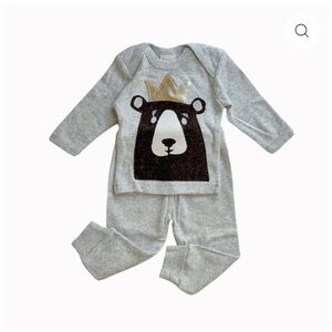 Gray Bear Appliqué Top and Pants Set boutique brand Oh Baby! Great shower gift